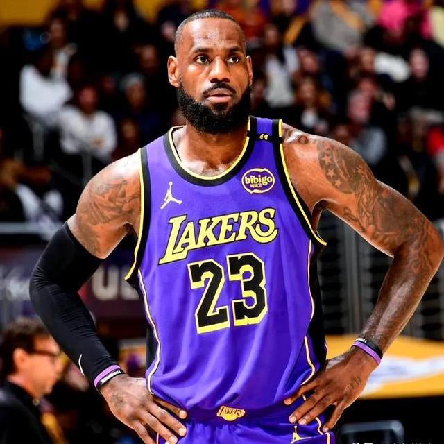 易游体育官方平台-关于詹姆斯惊艳全场,官方宣布新规助攻爆棚,复出首战轰40分逆转取胜!的信息