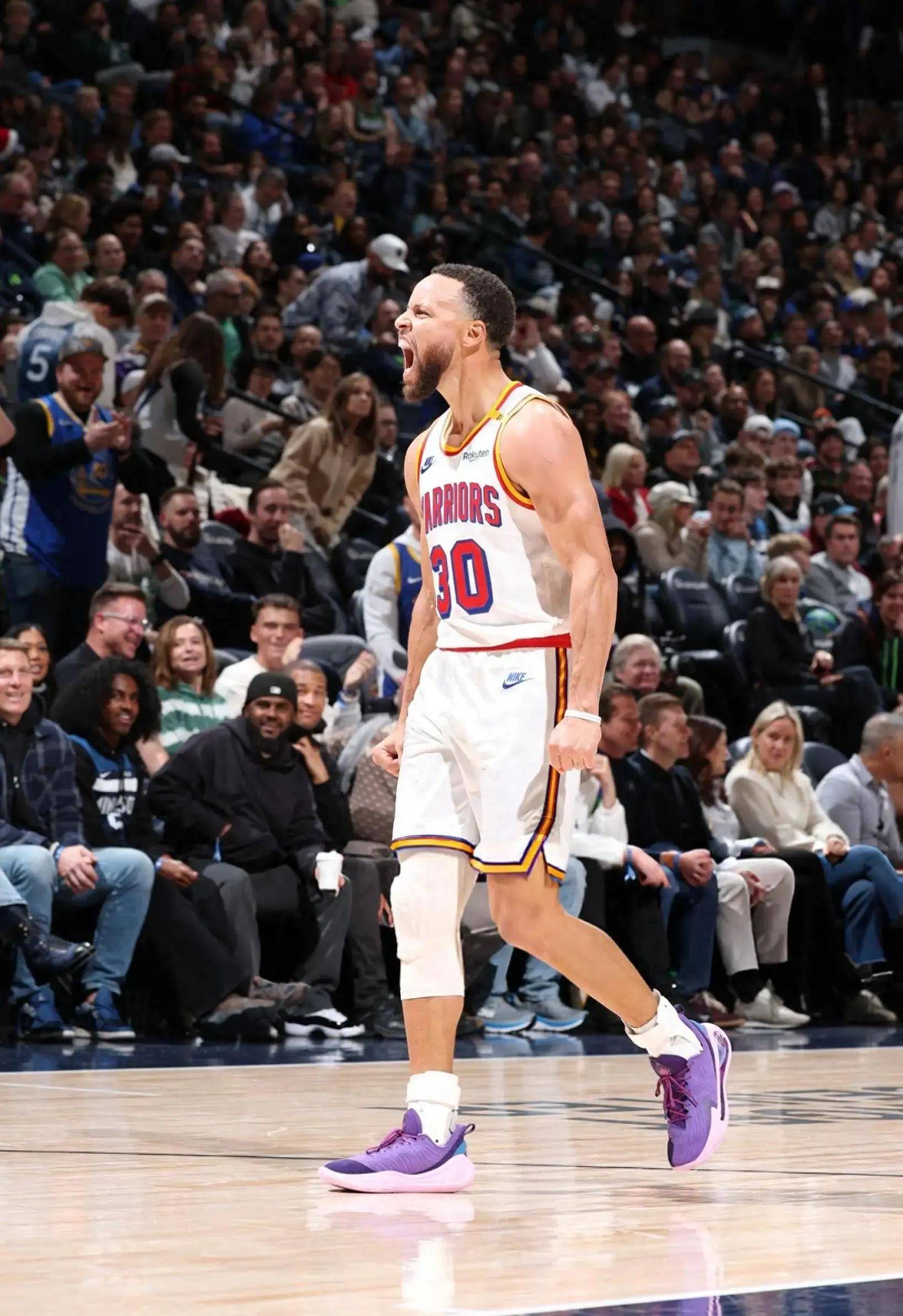 易游体育-库里迎来三赛季高光表现，德国队球迷沸腾！的简单介绍