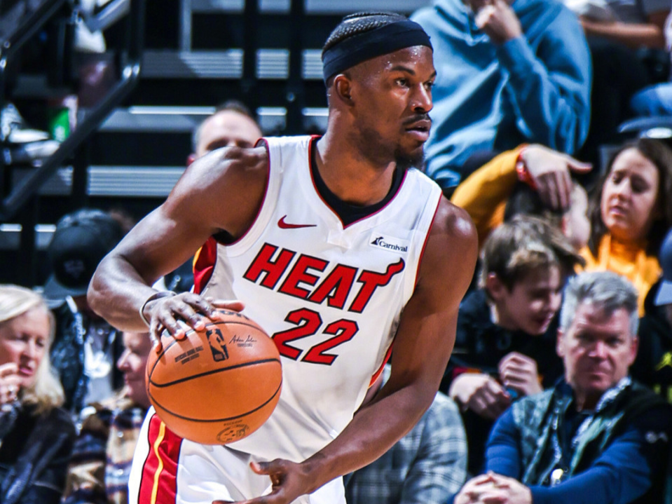 易游体育官方平台-巴特勒连续十场比赛得分超过爆冷，澳大利亚队挑战极限！